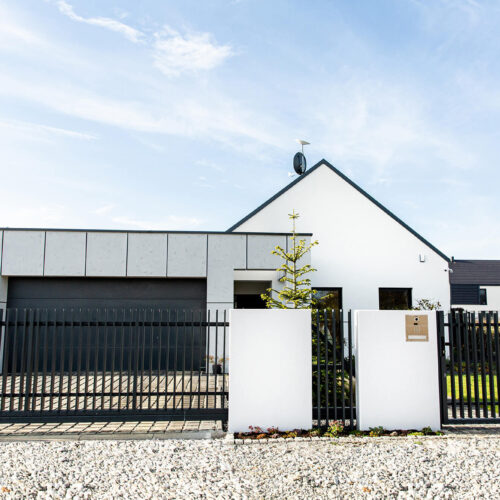 Ogrodzenie aluminiowe w praktyce – jakie są zalety, zastosowanie i koszty?